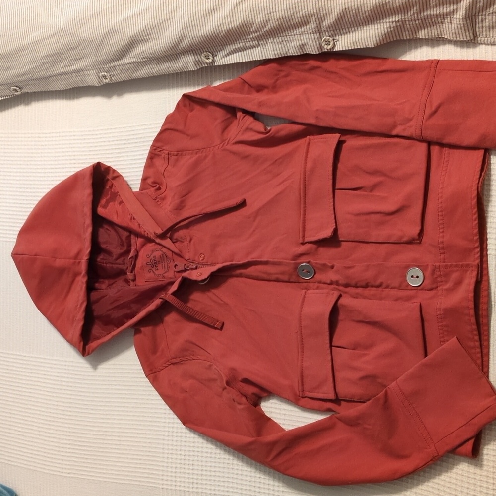 Prana water resistant light jacket rust colored, hooded